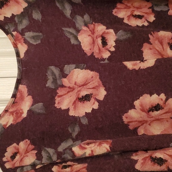 Avenue Purple Floral Keyhole Front Top Women's Plus Size 30/32 - Picture 7 of 9